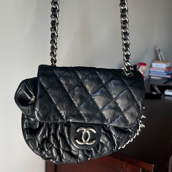 Chanel Chain Around Leather Crossbody. Washed Lambskin. - Picture 4 of 9